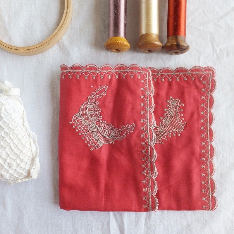 Lace Handkerchief   Embroidered Handkerchief : Lingerie - อื่นๆ - ผ้าฝ้าย/ผ้าลินิน สีแดง