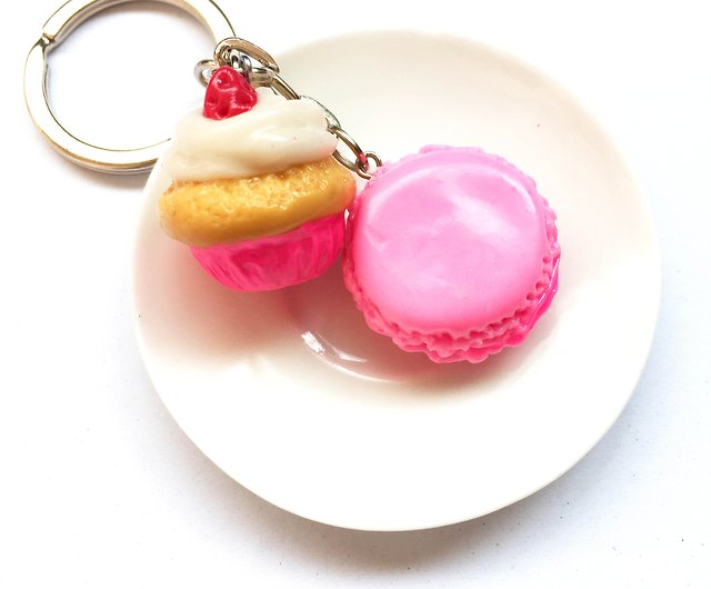 Cupcake and macaroon keychain