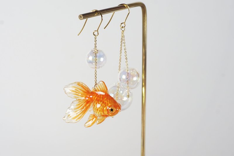 Orange goldfish smart earrings ear clip independent design three-dimensional small animal creative jewelry - ต่างหู - เรซิน สีส้ม