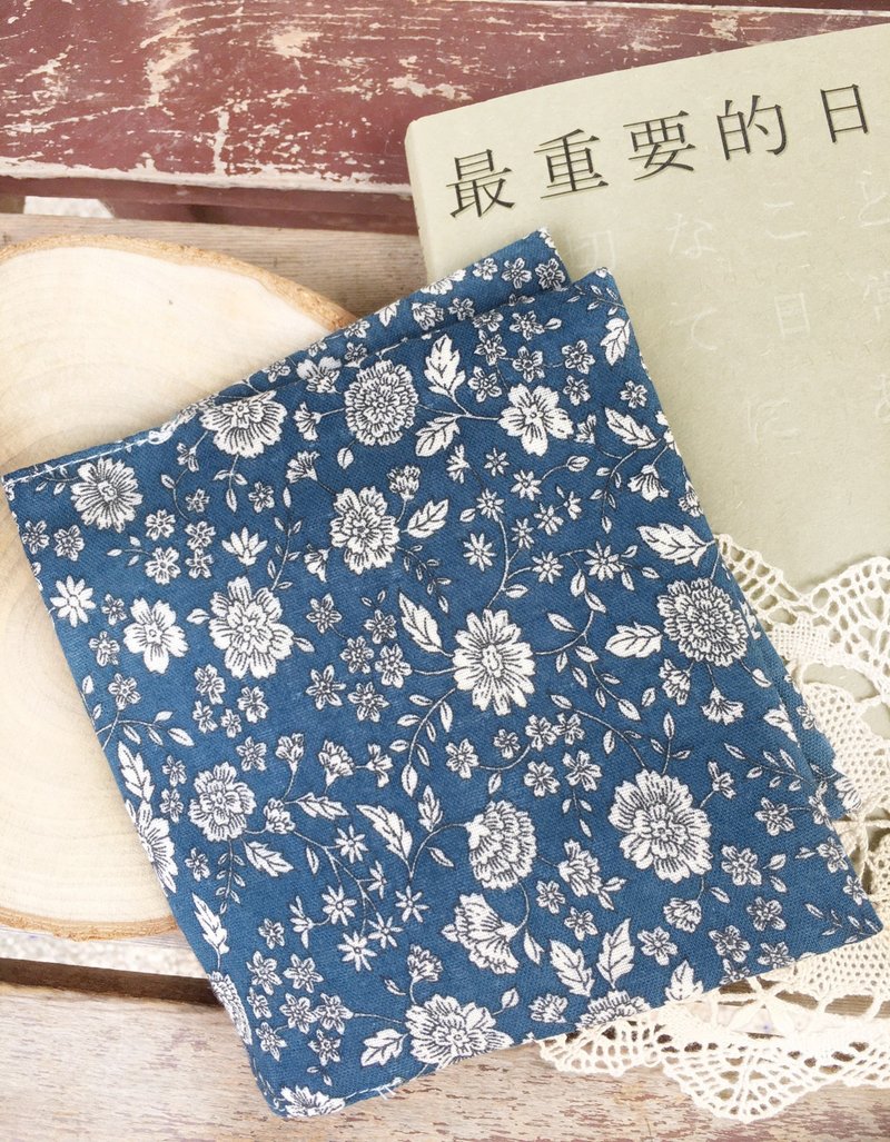 【好日手作】日本布小花棉棉包/面紙棉棉包/手帕/多用途小包 - 化妝包/收納袋 - 棉．麻 藍色