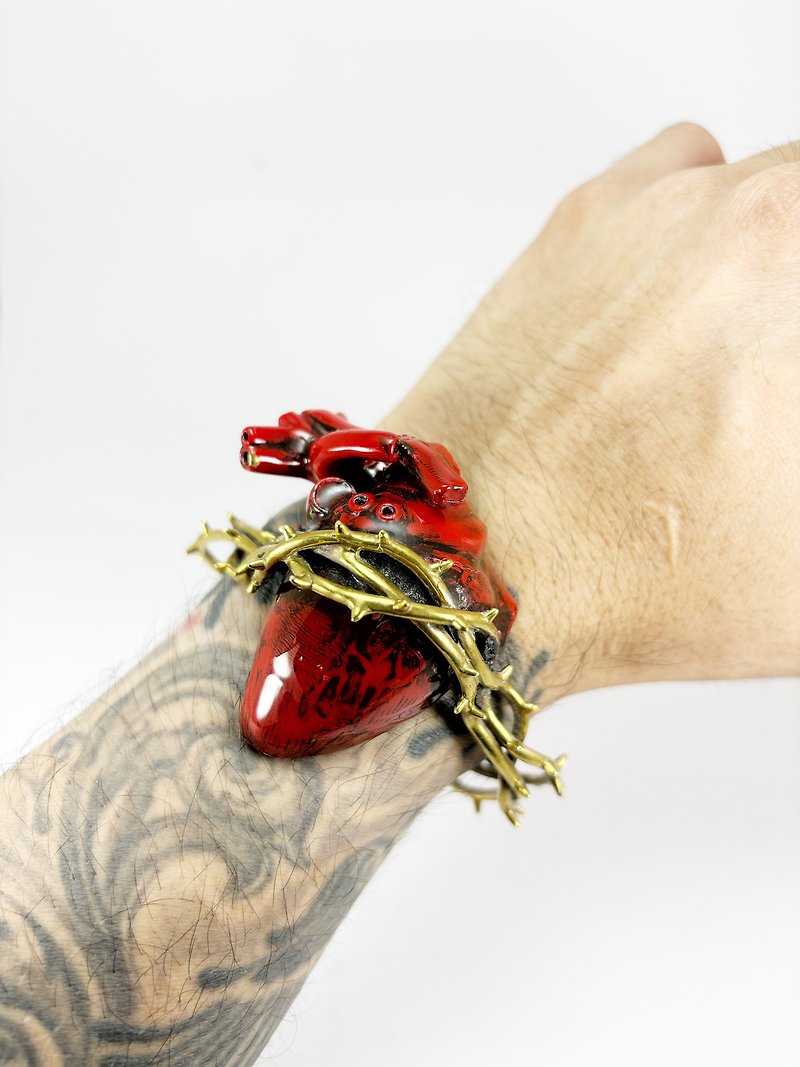 Brass Heart of Thorns Bracelet Bangle in Reallistic Look. Hand Painted Enamel. - Bracelets - Other Metals 