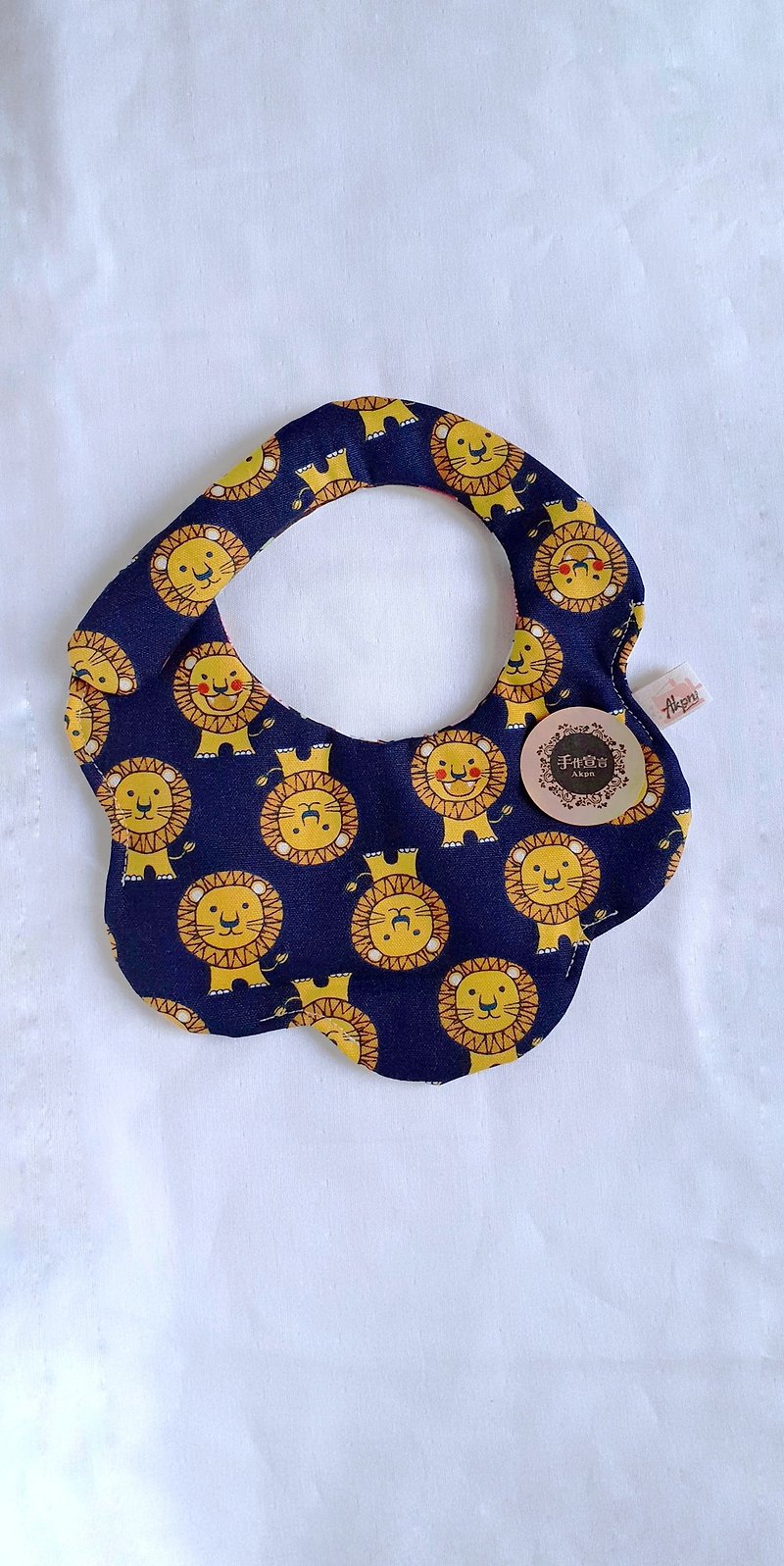 Small round lion Oxford cloth double-sided shape six-layer yarn bibs saliva towel - Bibs - Cotton & Hemp Multicolor
