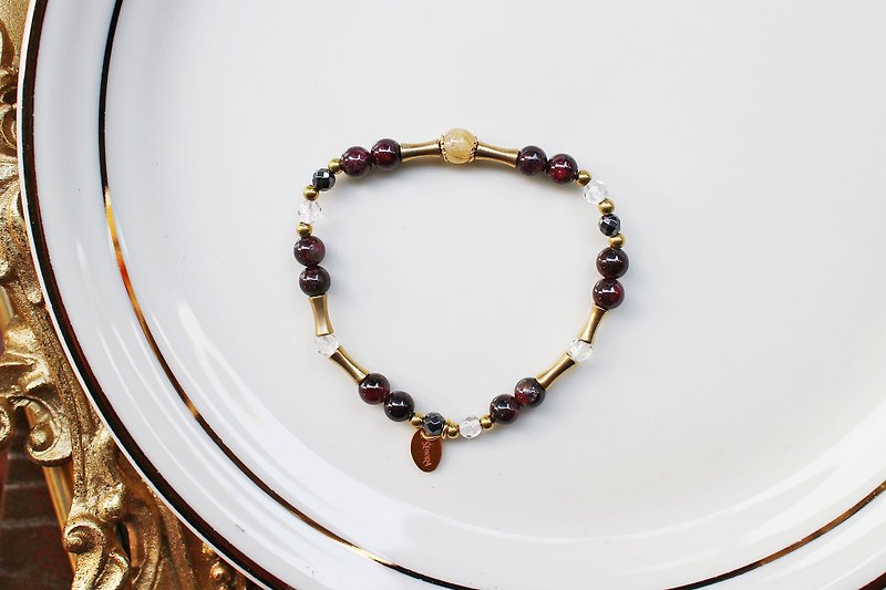 <Slow temperature natural stone series>C1084 red pomegranate titanium crystal bracelet - Bracelets - Gemstone 