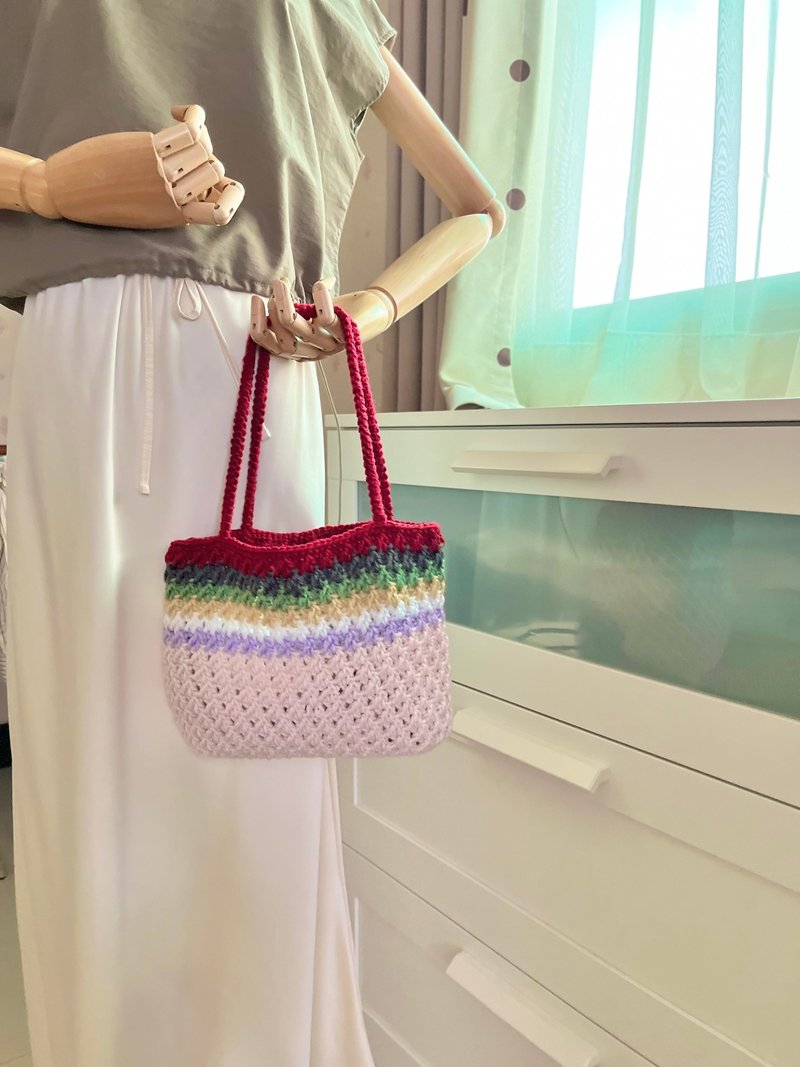 Woven patchwork color handbag - กระเป๋าถือ - วัสดุอื่นๆ หลากหลายสี