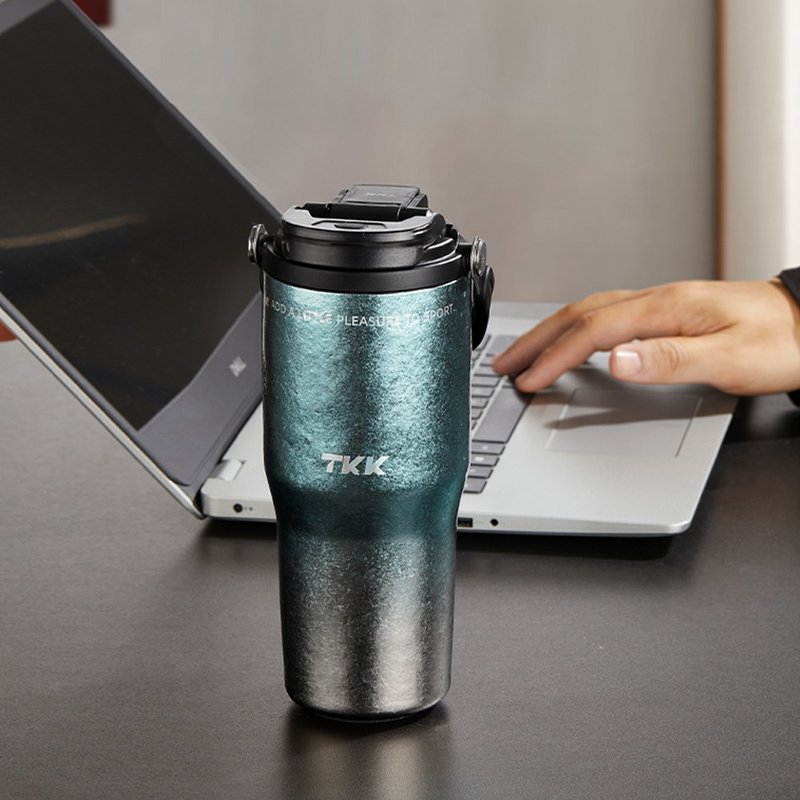 【TKK】悅界時尚拎拎杯 純鈦Ti 冰霸杯 700ML-鈦藍光(禮盒組) - 水瓶/水壺 - 不鏽鋼 藍色
