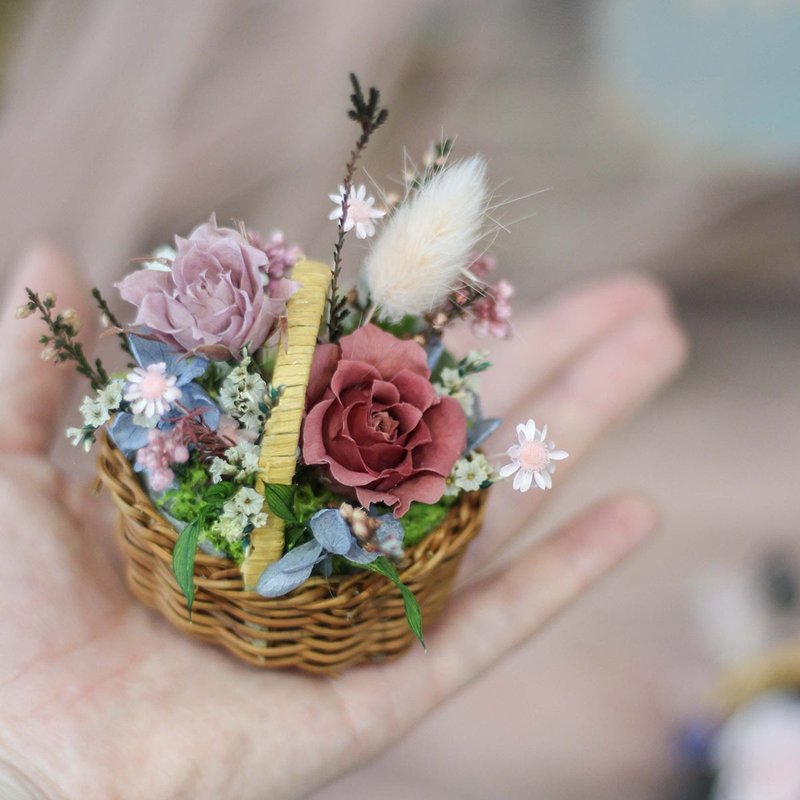 Graduation season thank you flower basket - Dried Flowers & Bouquets - Plants & Flowers Multicolor