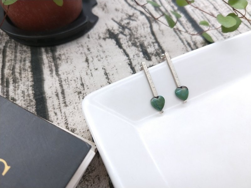 Natural turquoise white copper irregular beat*Sterling Silver earrings*love earrings - ต่างหู - โลหะ สีเขียว