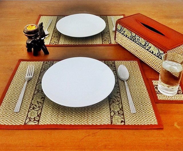 1セットには、ヨシ草製のランチョンマット1枚、カップマット1枚