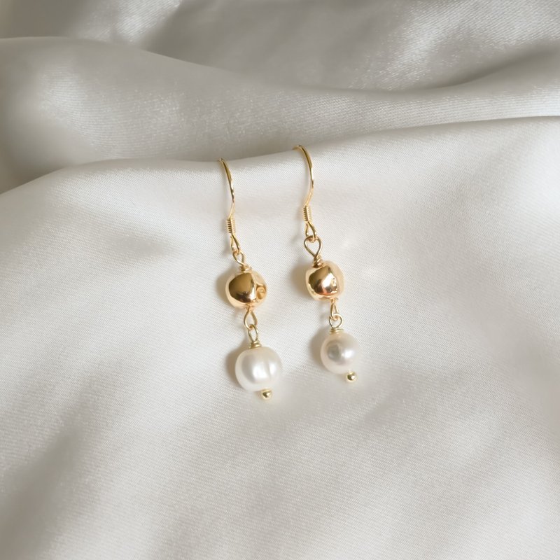 Dolce | Shot 003 - Earrings & Clip-ons - Pearl Gold