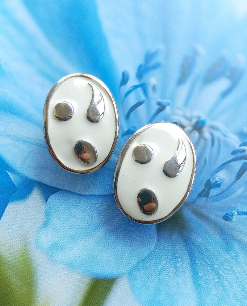 Vintage Jewelry 西洋古董飾品 簡約 白琺瑯 知性 夾式耳環 - 耳環/耳夾/耳骨夾 - 其他金屬 金色