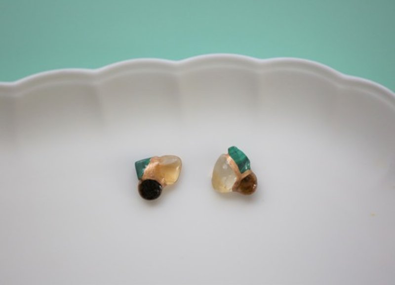 Made-to-order Kintsugi natural stone pierced Clip-On / malachite, tiger eye, citrine - Earrings & Clip-ons - Semi-Precious Stones Brown