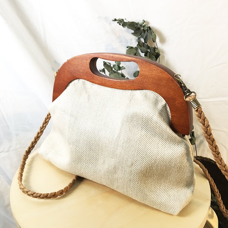 2way Wooden mouth clasp bag - กระเป๋าแมสเซนเจอร์ - ผ้าฝ้าย/ผ้าลินิน สีกากี