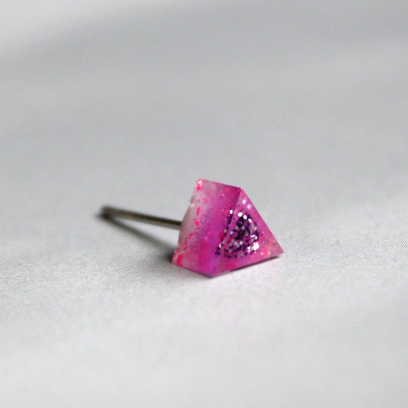 Triangle Earrings ▽ 119 / Ice cream killer ▽ Single Stud  /  transparent resin / glitter - Earrings & Clip-ons - Plastic Pink