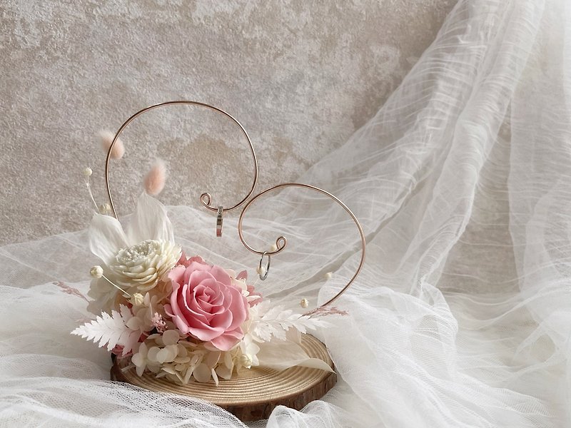 永生玫瑰婚禮戒指台|永生花|乾燥花|戒台|求婚|婚禮|新婚禮物| - 擺飾/家飾品 - 植物．花 粉紅色