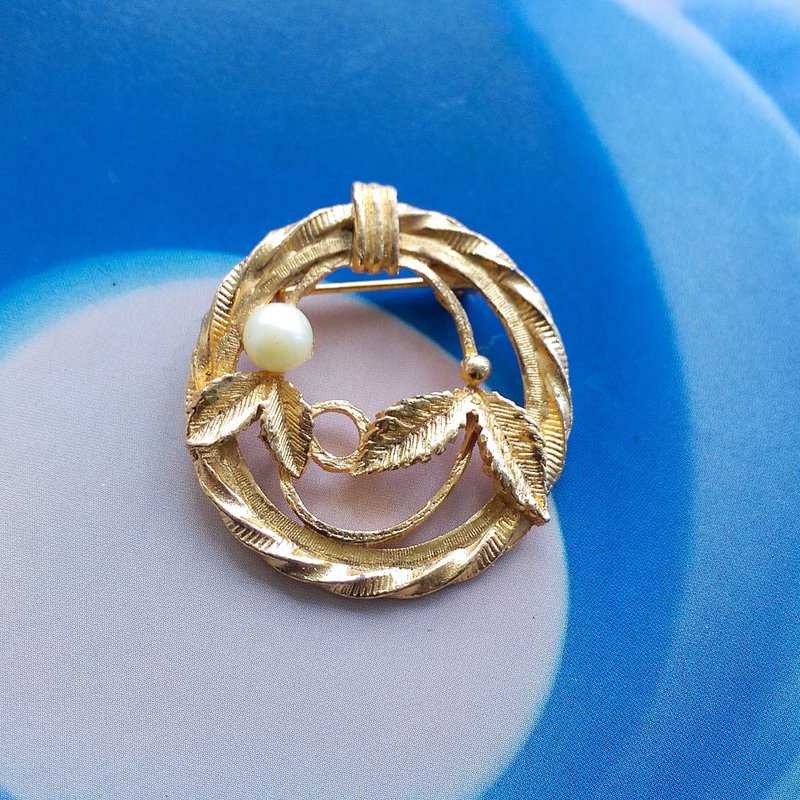 Vintage Jewelry 西洋古董飾品 精巧金葉仿珠 別針 - 胸針 - 其他金屬 金色