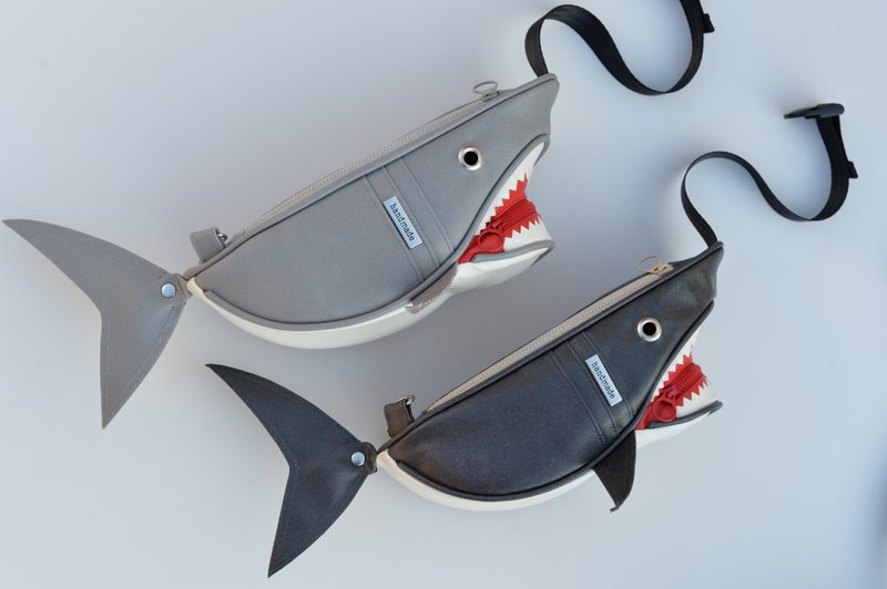 Shark鯊魚斜背包 - 側背包/斜背包 - 棉．麻 灰色