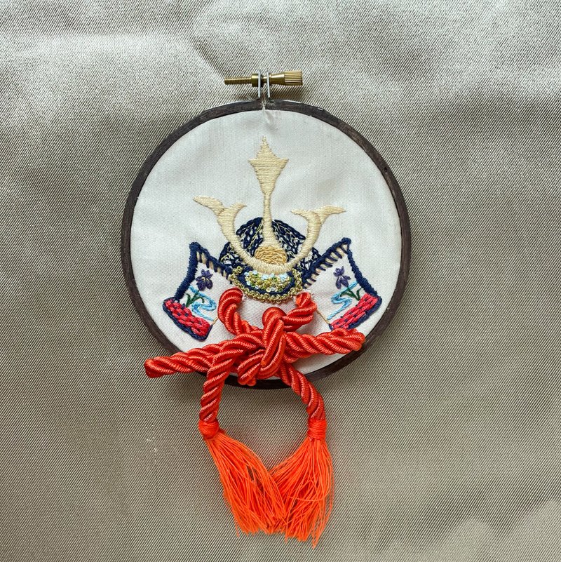 Decoration embroidery hoop, ~Motonari Mori, Samurai Kabuto~ - ของวางตกแต่ง - ผ้าฝ้าย/ผ้าลินิน สีทอง