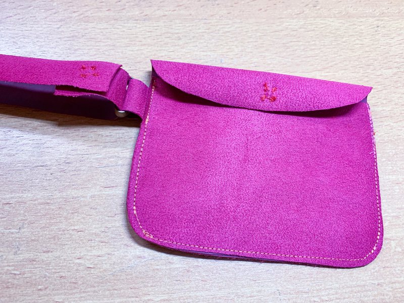 Handmade sewing red velvet storage bag - กระเป๋าเครื่องสำอาง - เครื่องประดับ สีแดง