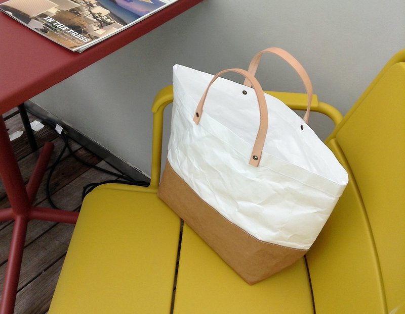 手提包 Tote Bag Large : Tyvek and Kraft paper bag /防水 /抗撕破 /牛皮紙 /日常包款 - กระเป๋าถือ - กระดาษ ขาว