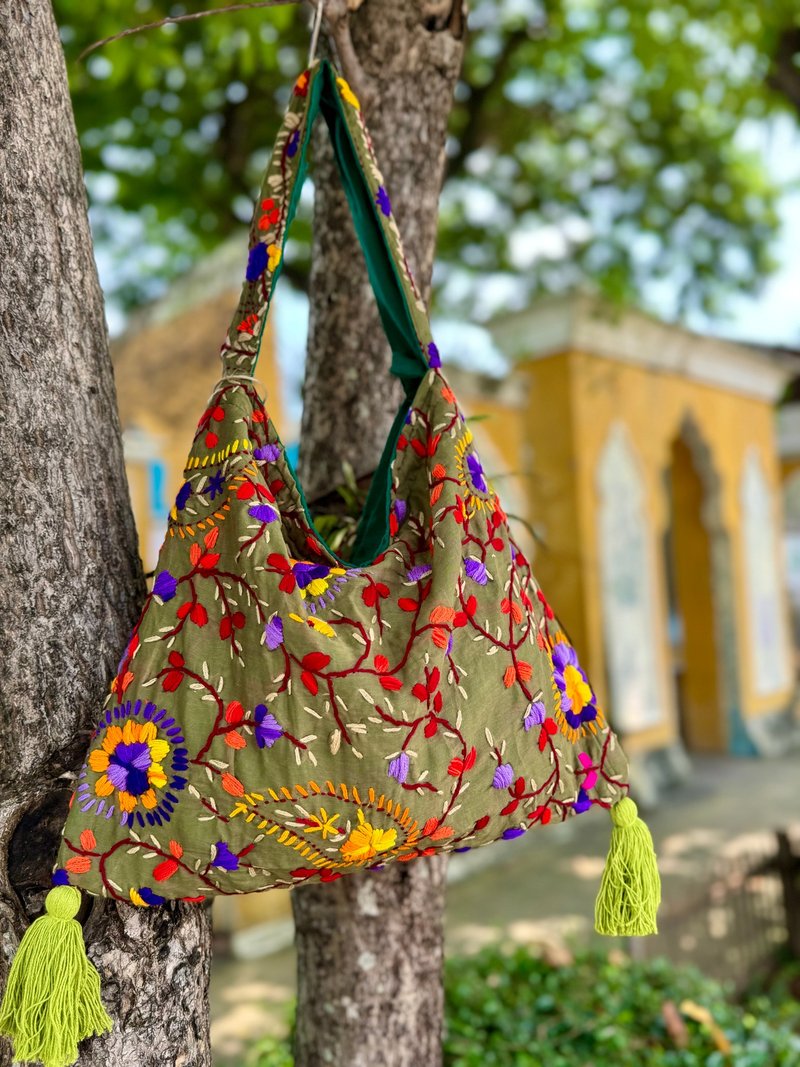 Hand embroidered army green floral shoulder bag shoulder bag side shoulder bag side backpack - Messenger Bags & Sling Bags - Silk Green