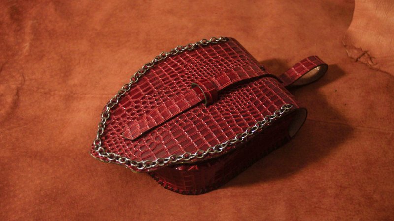 Red Dragon Monster Bag Medieval Style Bag LARP Crocodile Embossed Bag - กระเป๋าแมสเซนเจอร์ - หนังแท้ สีแดง
