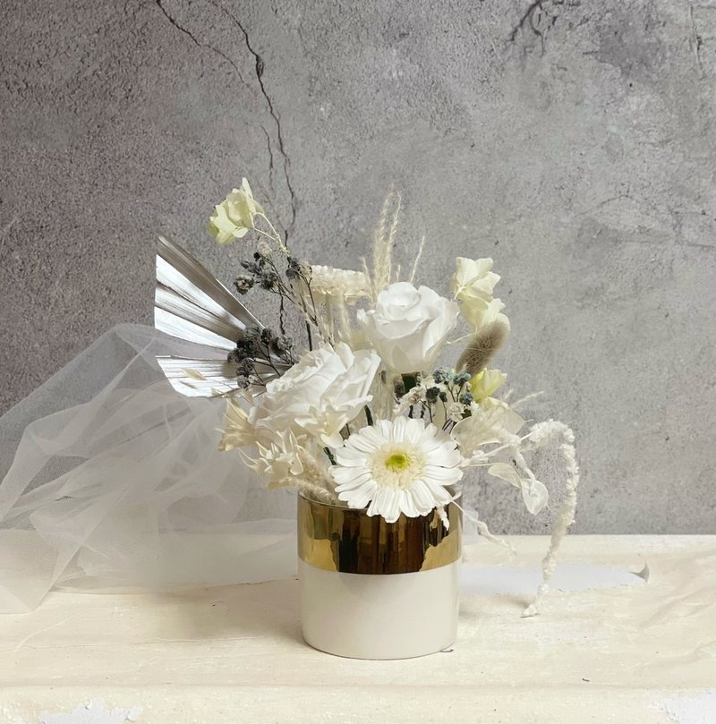 [Eternal Flower Gift] Winter White Everlasting Table Flower/Opening Flower Gift/Promotion Flower Gift/Congratulation Flower Gift - Dried Flowers & Bouquets - Plants & Flowers White