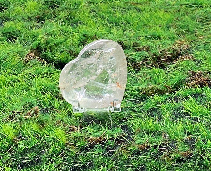 天然白水晶愛心共生紅膠花 療癒 開運 淨化 旺財運 避邪擋煞 - 擺飾/家飾品 - 水晶 多色