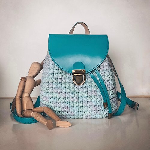 SmachnaTorba Crochet backpack PDF pattern and video tutorial, backpack with leather valve
