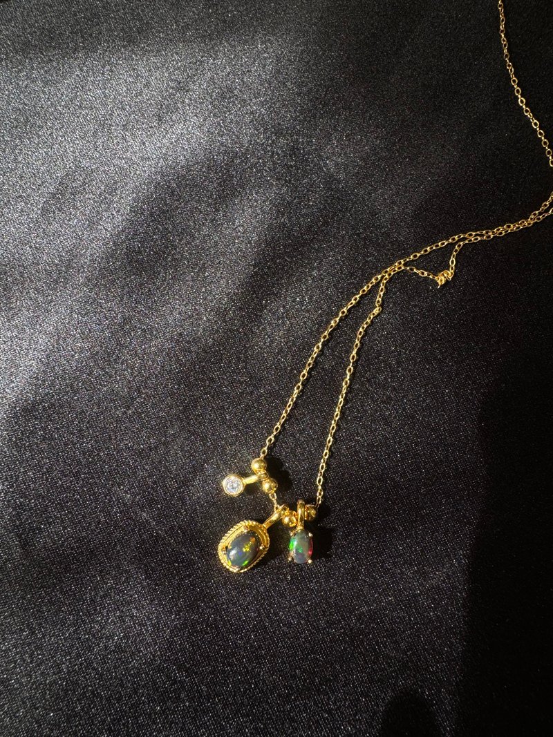 Shuang Shuang. S925 Sterling Silver with 18K Gold Plating, Black Opal, Moonstone Necklace - สร้อยคอ - เครื่องประดับพลอย หลากหลายสี
