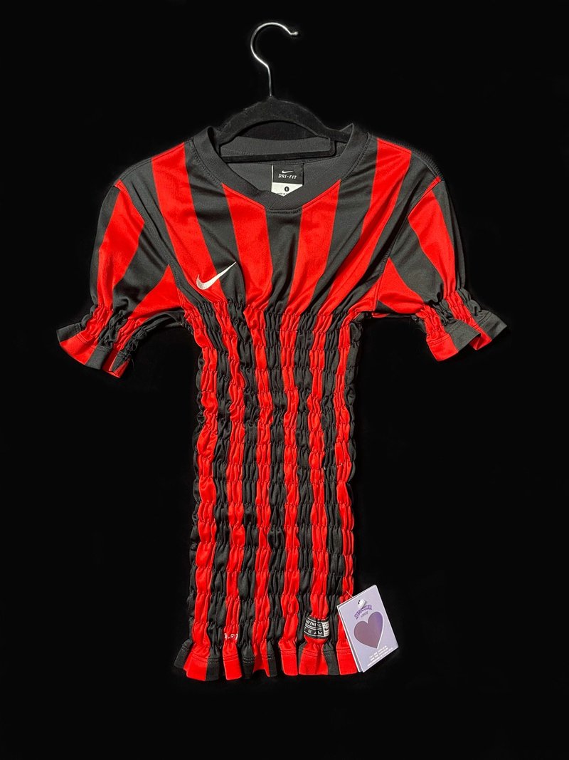 REGETHER Vintage modified NIKE long version elastic football jersey 11 - เสื้อยืดผู้หญิง - เส้นใยสังเคราะห์ สีแดง