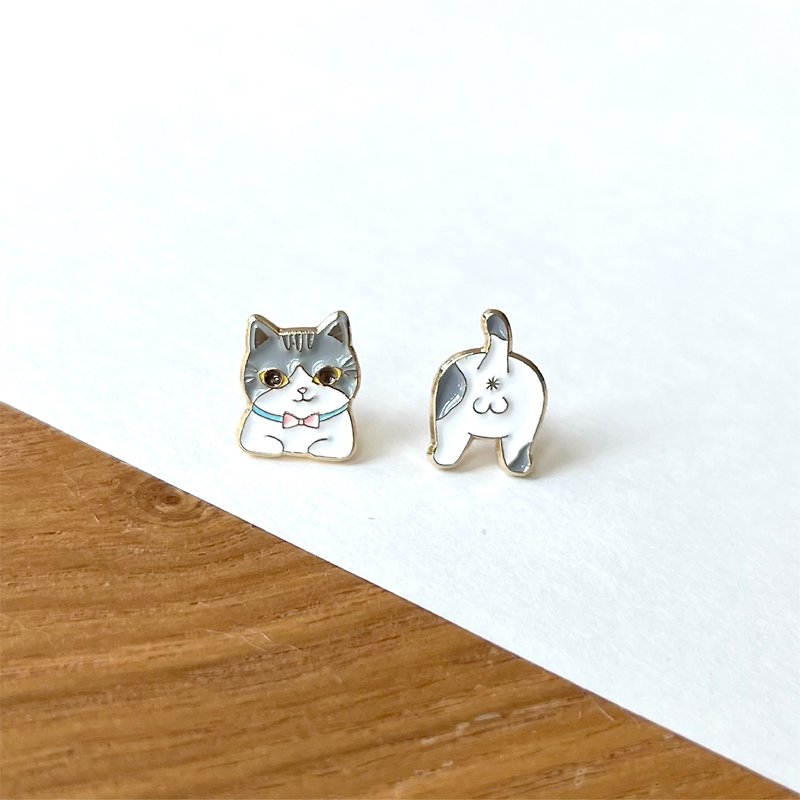 Meow - Grey and white cat with cat pat pat earrings - ต่างหู - วัตถุเคลือบ สีเทา