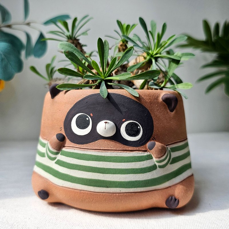 Handmade tanuki Planter: Jail Costume. Cute animal plant pot with drainage. - เซรามิก - ดินเผา 