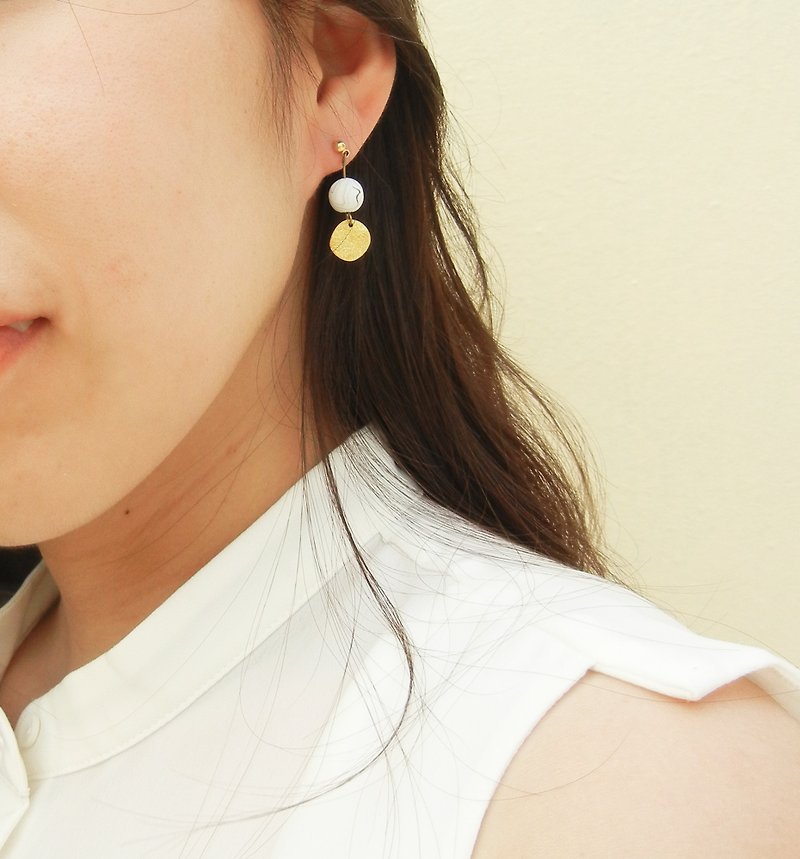 *Coucoubird*ink pattern beads Bronze sheet earrings - Earrings & Clip-ons - Clay Gold