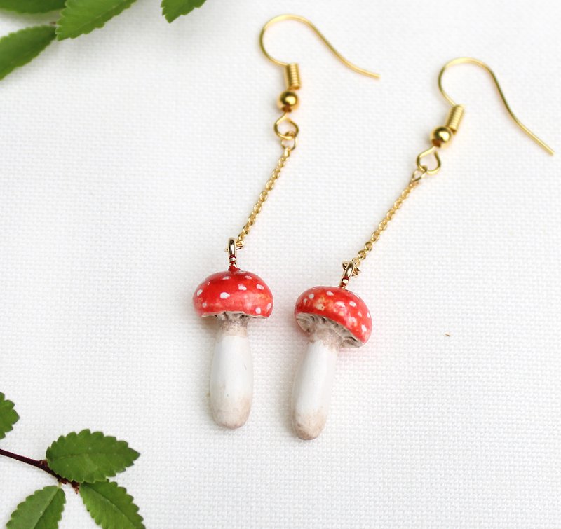 Handmade mushroom earrings (Red) - ต่างหู - ดินเหนียว สีแดง