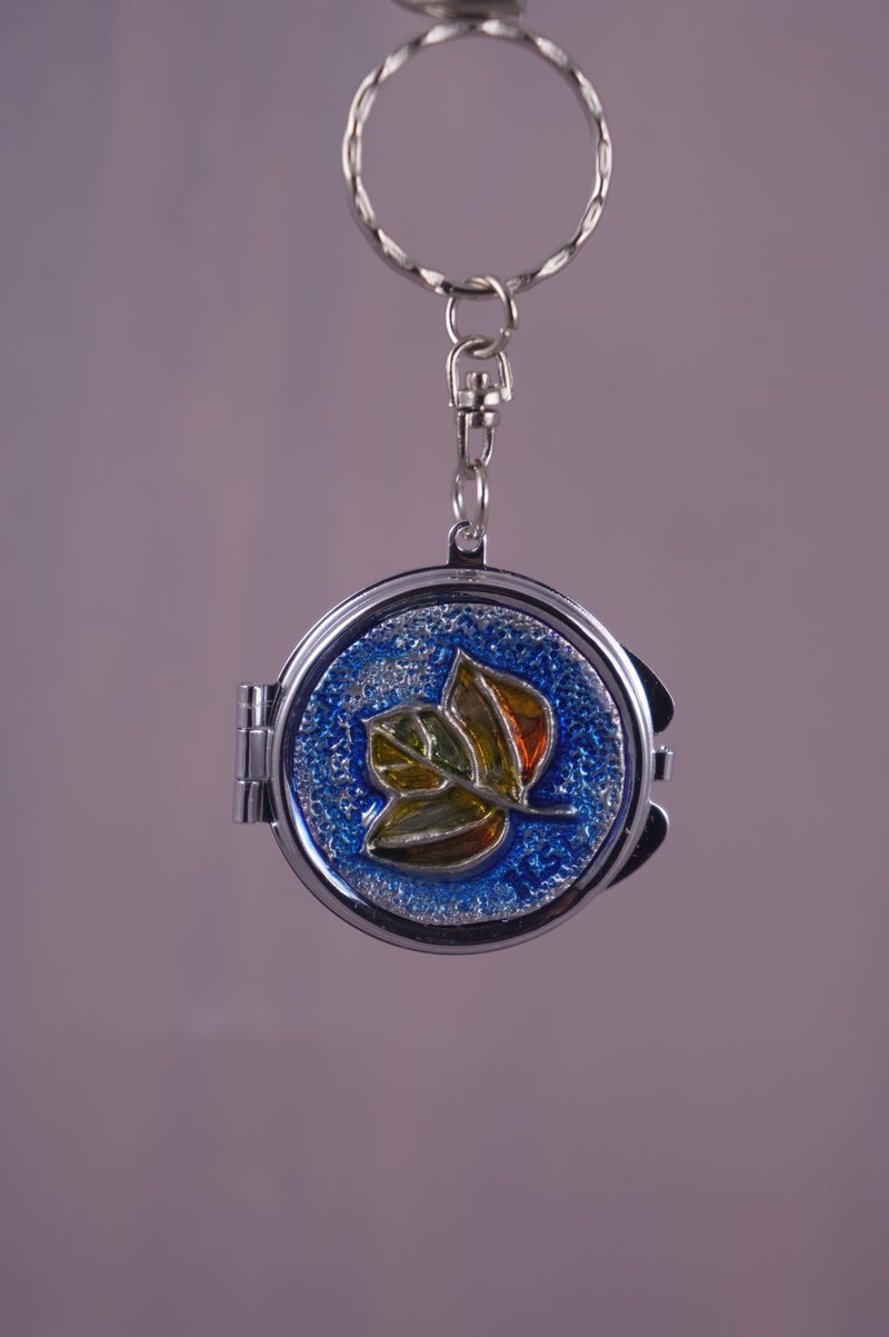 Tin carved multi-purpose round mirror case key ring - ที่ห้อยกุญแจ - วัสดุอื่นๆ สีเงิน