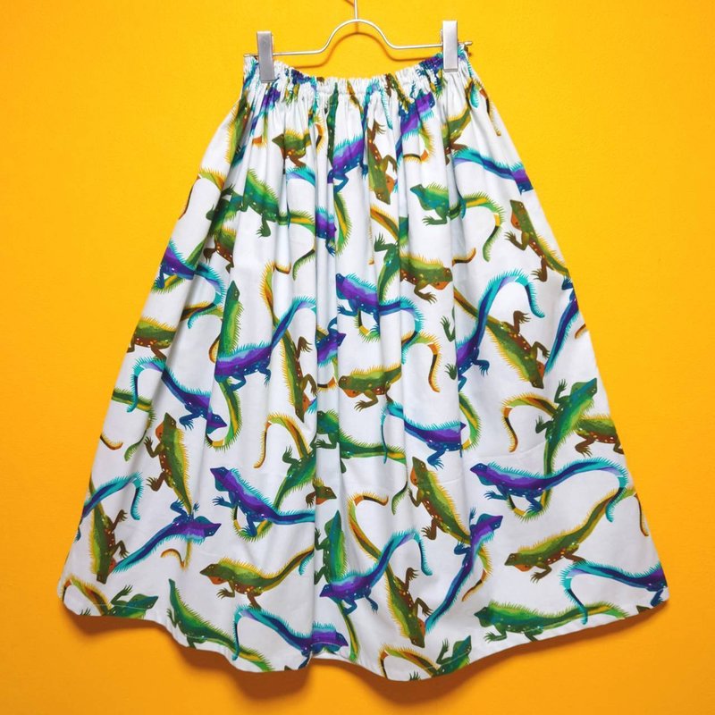 【受注制作】 Blue and Green Happy Iguana skirt / Free size / USA fabric / 日本製 - 裙子/長裙 - 棉．麻 透明