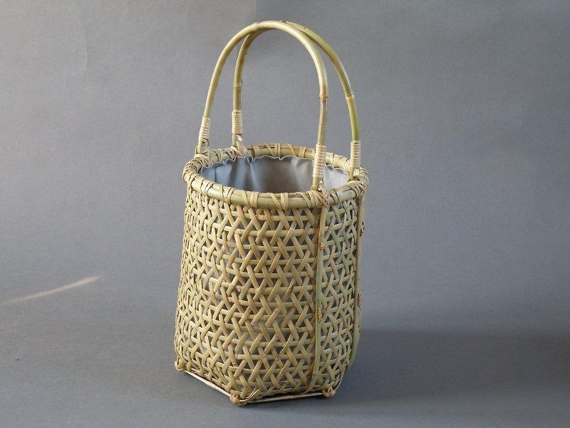 Basket bag Hemi-leaf braided roof bamboo bamboo round shape - Handbags & Totes - Bamboo Green