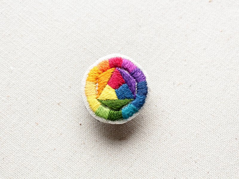 Mini Eden Hue Circle Hand Embroidery Brooch - Brooches - Thread Multicolor