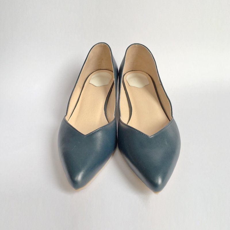 Classic Girl Series No.1   BECKY / Morning Glory - Deep blue leather - low-heel - รองเท้าส้นสูง - หนังแท้ สีน้ำเงิน