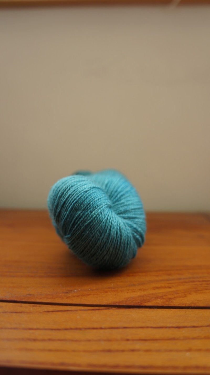 手染蕾絲線。藍綠之間(BFL/Silk8020) - 編織/羊毛氈/布藝 - 羊毛 