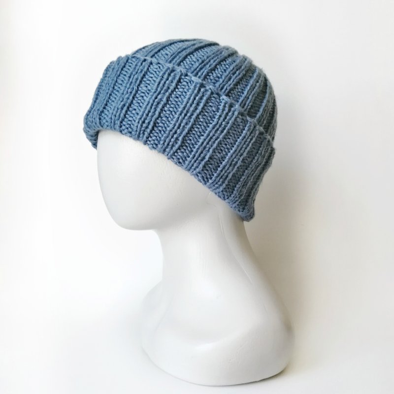 Handcrafted Men's Winter Beanie: Cashmere-Merino Wool Blend, Cozy, Warm Knit Hat - หมวก - ขนแกะ สีน้ำเงิน