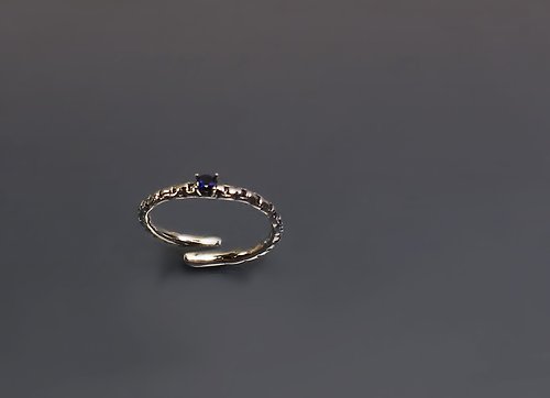 Maple jewelry design 小品系列-細鍊深藍寶石925銀開口戒