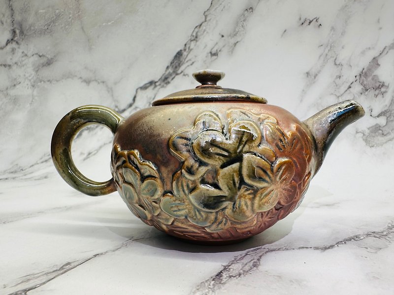 Cherish blessings-wood-fired hydrangea relief pot/He Zhaoying - Teapots & Teacups - Pottery Pink