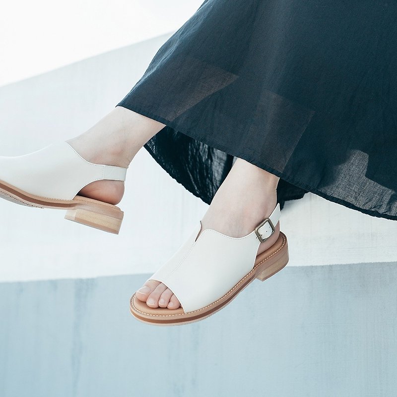 Middle split girl sandals_ beige - รองเท้ารัดส้น - หนังแท้ ขาว