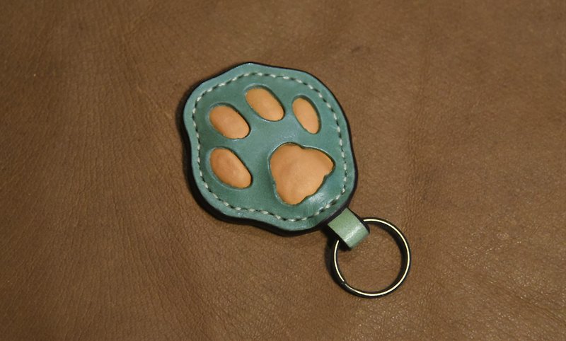 QQ cat's palm soft and pinchable meat ball leather key ring / charm (grass green) - ที่ห้อยกุญแจ - หนังแท้ หลากหลายสี