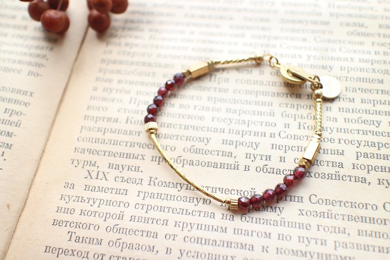 The red-Garnet brass bracelet - Bracelets - Copper & Brass Red