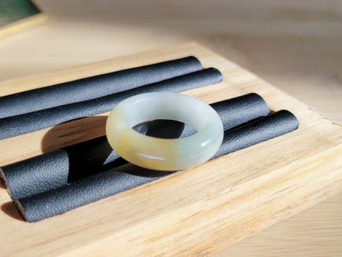 螺絲帽帽工作室 【親翠】天然翡翠 冰白綠油黃三彩抽像方塊手指鐲12.5號戒圈