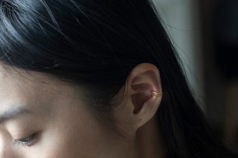 Little Details Of The Day | Hugging Curved Ear Cuffs - Sold Individually - ต่างหู - ทองแดงทองเหลือง สีทอง