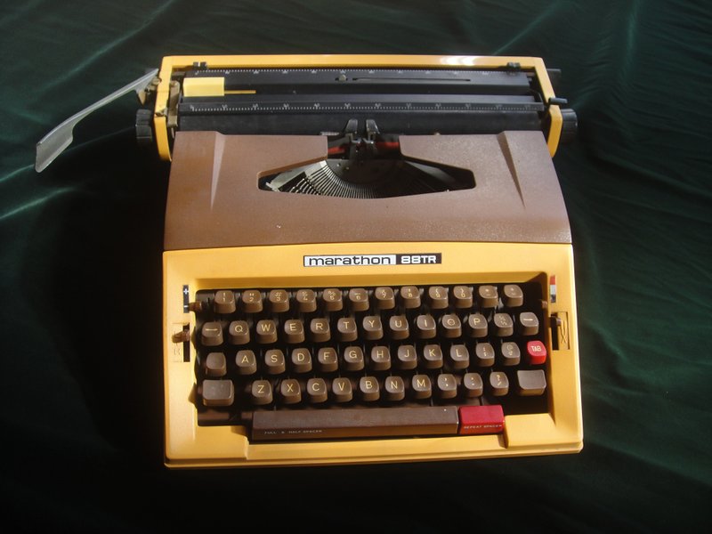 [OLD-TIME] Early second-hand typewriter #Y-1 (welfare special offer. Sold as accessories - ของวางตกแต่ง - วัสดุอื่นๆ สีน้ำเงิน