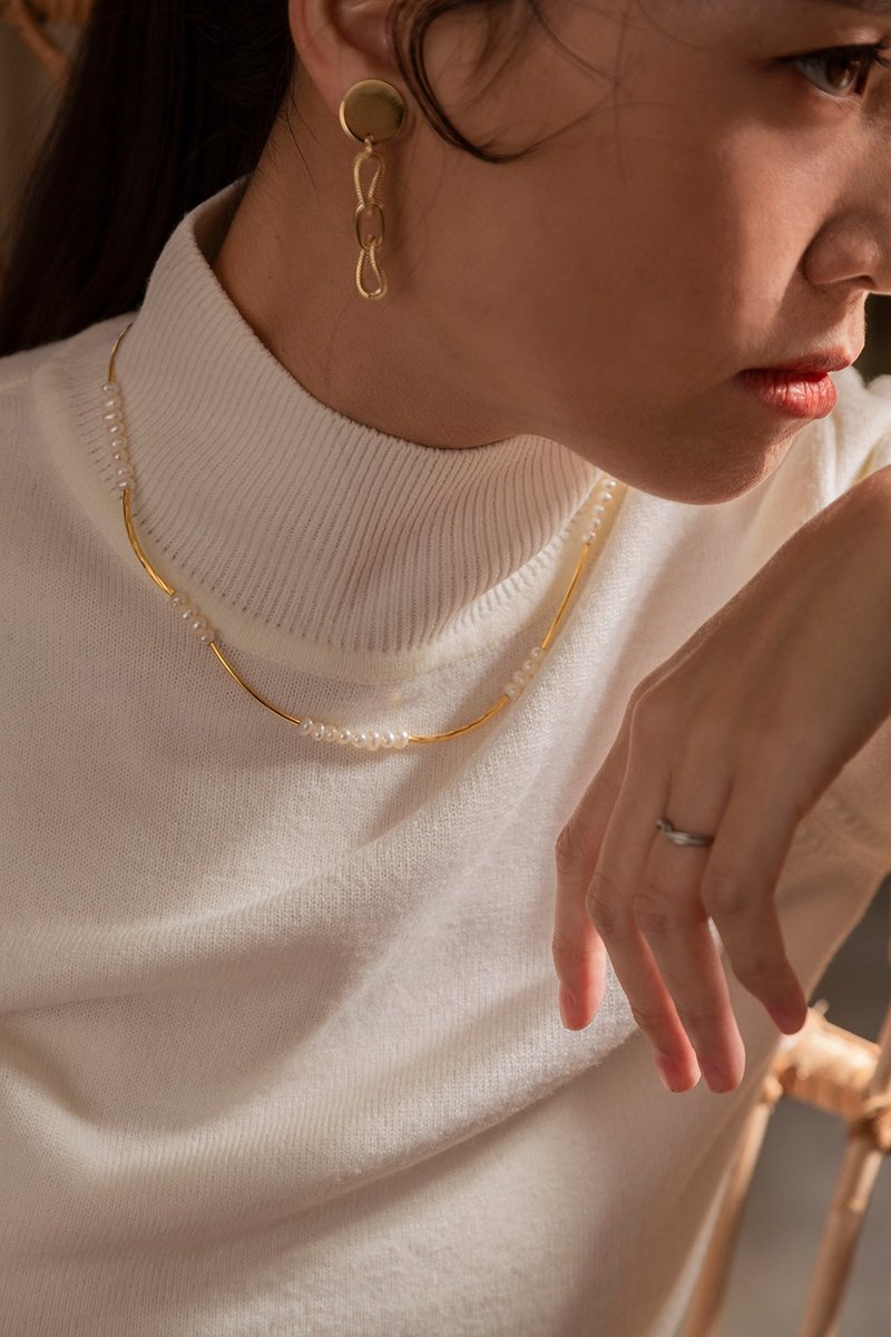 Virtuous Woman - Gold-Edged Pearl Necklace_18K Gold Plated Accessories Birthday Necklace Bridesmaid Gift - สร้อยคอ - เครื่องเพชรพลอย สีทอง